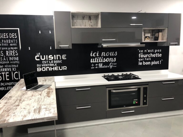 Cuisine moderne en Corian blanc – Élégance et durabilité par Corsaf Design 3